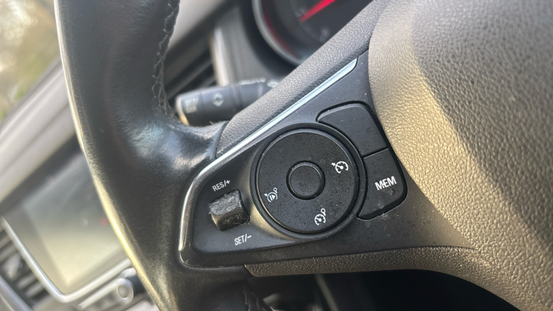 Vauxhall Grandland X 1.6 Turbo D Sport Nav 5dr Auto Diesel Hatchback